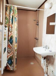 Koupelna v ubytování Ekesberget Stugby stuga 15
