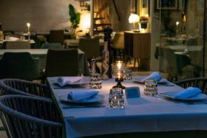 Restaurace v ubytování Leonis Restaurant & Rooms