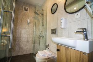 Koupelna v ubytování Nostalji Hotel