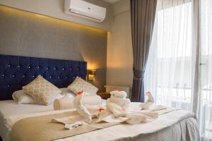 Postel nebo postele na pokoji v ubytování Nostalji Hotel
