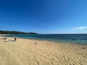 ラ・クロワ・ヴァルメにあるLes terrasses de sylvabelle Apt 543のギャラリーの写真