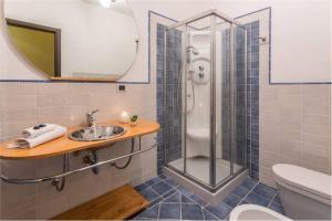 a bathroom with a shower and a sink at Appartamento centro cagliari in Cagliari +6 photos