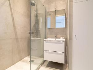 Ένα μπάνιο στο Stunning flat by the beach, Carre d'or-Negresco +19 φωτογραφίες