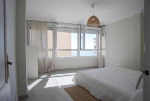 Posteľ alebo postele v izbe v ubytovaní Playa Victoria Ha Apartment