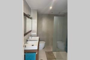 Kúpeľňa v ubytovaní Apartamento en Playa Real, en 1ª línea de playa + 13 fotografií