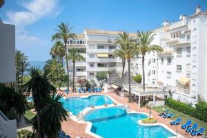 Bazén v ubytovaní Apartamento en Playa Real, en 1ª línea de playa alebo v jeho blízkosti