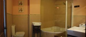 A bathroom at La Noguera de Socasa