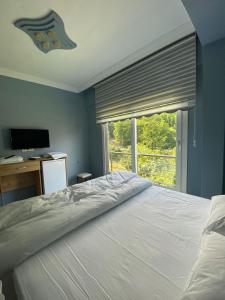 Postel nebo postele na pokoji v ubytování BLUE-53 PANSİYON VE APART