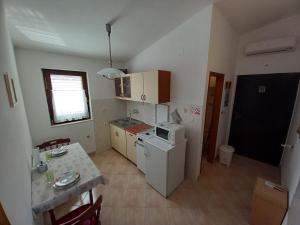 Kuchyň nebo kuchyňský kout v ubytování Apartmani Grzelj-Skledar