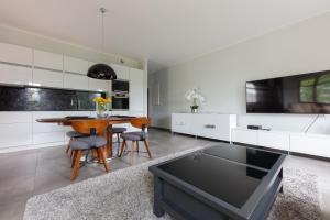 A kitchen or kitchenette at Baltic Apartments Beach Residence
