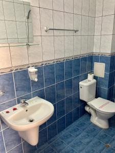 A bathroom at Plovdiv Hotel