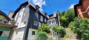 Το κτήριο όπου στεγάζεται  το ξενοδοχείο διαμερισμάτων +46 φωτογραφίες