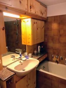 Ett badrum på Chalet Apartment Gran Zebrù