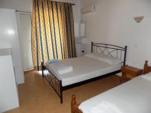 A bed or beds in a room at Apartments Elli - Nikos