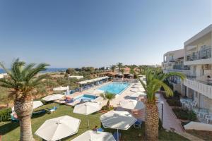 Bazén v ubytování Cretan Garden Adults only Hotel 16plus nebo v jeho okolí