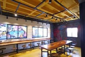 a room with a bar with a table and chairs at Estudio Monoambiente in Cochabamba