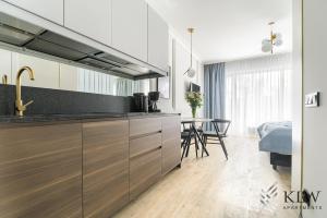 O bucătărie sau chicinetă la Lividus 307 Świnoujscie ApartPark - KLW apartments AC