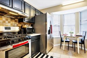 Η κουζίνα ή μικρή κουζίνα στο Sweet Home Georgia - Entire 2 Bedroom House