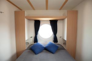House Boat Rimini Resort客房内的一张或多张床位