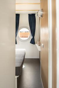 House Boat Rimini Resort客房内的一张或多张床位