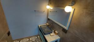 Ένα μπάνιο στο Kordon Apartment