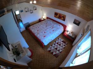 A bed or beds in a room at Casa Aurora -Altopiano di Pinè