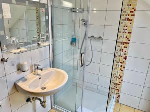 Koupelna v ubytování Hotel Zum Ritter + 37 fotografií