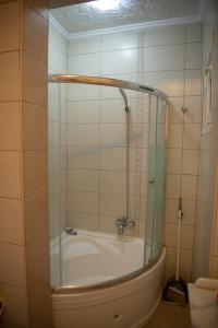 Kylpyhuone majoituspaikassa MARTI estate