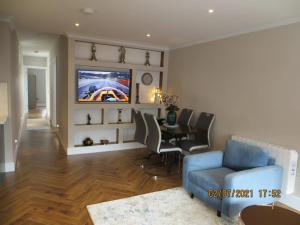Gallery image of THE LODGE Apartment in Belmullet +12 photos