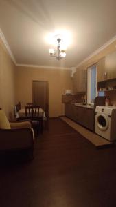 a living room with a kitchen and a washing machine at Guesthouse Mabu - 4 Newly Built Rooms in the Heart of Mestia in Mestia