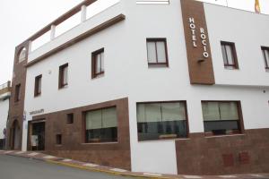 una representación de la parte delantera del edificio en Hotel Rocio, en Villafranca de Córdoba