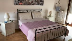 Ένα ή περισσότερα κρεβάτια σε δωμάτιο στο Room Saronno + B&B