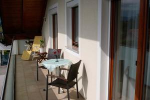A seating area at Ferienwohnungen Gerti