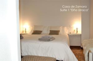 A bed or beds in a room at La Casa de Zamora