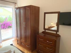 TV a/nebo společenská místnost v ubytování Guesthouse Maver