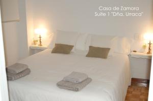 A bed or beds in a room at La Casa de Zamora