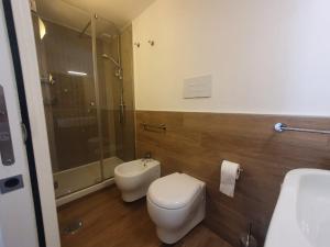 a bathroom with a toilet and a sink and a shower at CASA MALUDA - Fondi Vertice Rooms in Fondi +29 photos