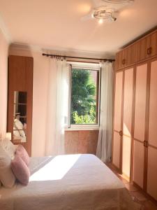 Letto o letti in una camera di Re Monza appartamenti in villa comodi per Milano