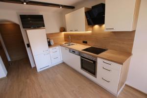 Cucina o angolo cottura di Haus Enzian Apartments