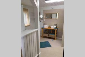a bathroom with a sink and a table in a room at Ferienhaus Green Garden Berlin - Welcome to Berlin in Berlin