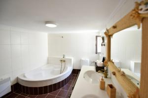 حمام في Kamini's Tranquility Retreat
