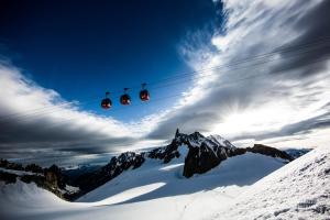 a ski lift going over a snow covered mountain at Chambres d'hôtel à Rosy in Aosta