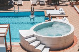 Bazén v ubytování Zeus Village Resort - Adults Only nebo v jeho okolí