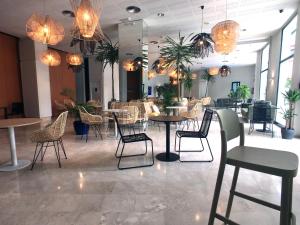 a restaurant with tables and chairs in a room at Hotel Principal afiliado a RH in Gandía