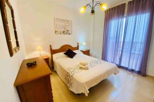 Postel nebo postele na pokoji v ubytování “SMILE NERJA” chic apartment with WIFI, 4 guests