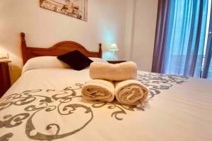 Postel nebo postele na pokoji v ubytování “SMILE NERJA” chic apartment with WIFI, 4 guests
