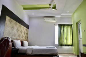Gallery image of HOTEL SRI VAARI RESIDENCY in Hosūr