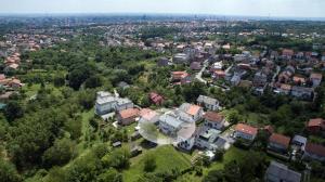 Pohľad z vtáčej perspektívy na ubytovanie New Apartments + 13 fotografií