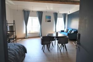 a room with a bed and a table and chairs at A l'ombre des remparts in Carcassonne