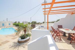 Gallery image of Two Coasts Villa 150m from the beach in Agios Ioannis Tinos